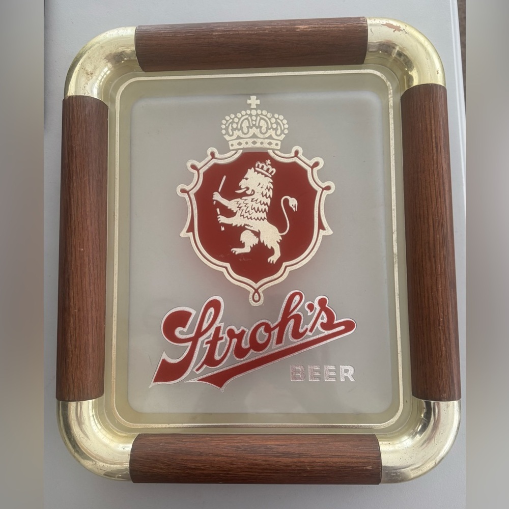 Vintage Stroh’s beer plastic faux wood grain lion 3d Wall décor sign